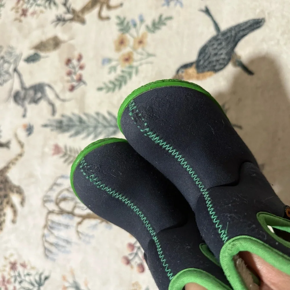 Bogs Unisex Kids Snow Boots Navy size 5